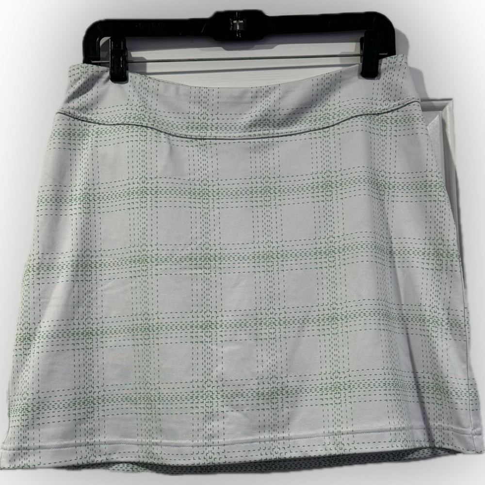 Under Armour Women's Green/White Skorts Golf/Tennis/Pickle Ball Size Small Loose
